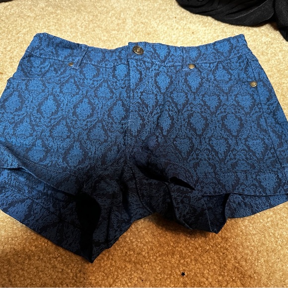 WOMEN SHORTS HIGH RISE - Picture 2 of 9